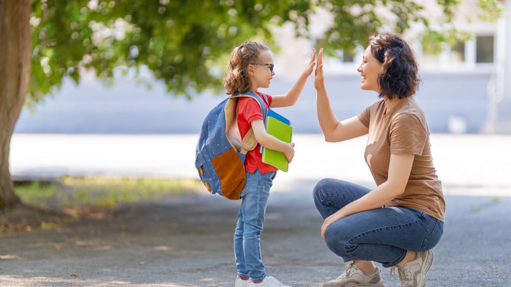 Memilih sekolah menjadi awal langkah yang penting dalam memberikan pendidikan terbaik untuk anak-anak. Sekolah harus hadir sebagai solusi