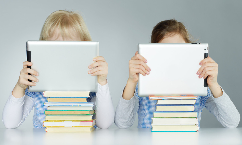 Recognize Gadget Addiction in Children and How to Overcome It