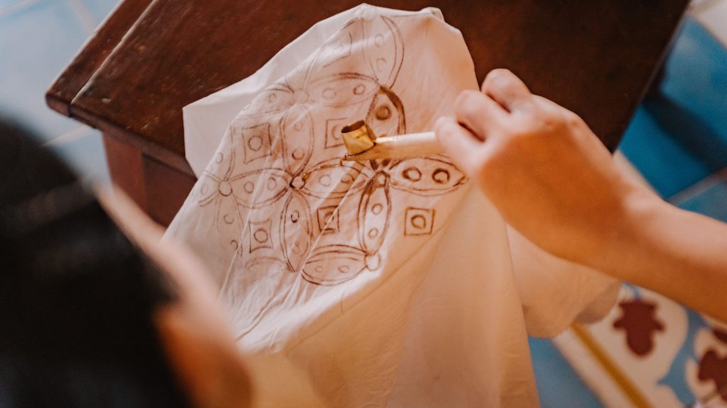 Selamat Hari Batik Nasional 2022, Yuk Simak Sejarahnya!