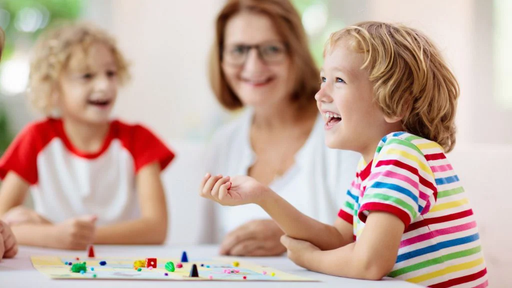 Bermain Board Game Bersama Keluarga: Manfaatnya untuk Anak