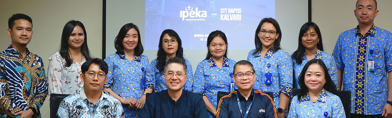 Sekolah dan<br/>Institusi Pendidikan